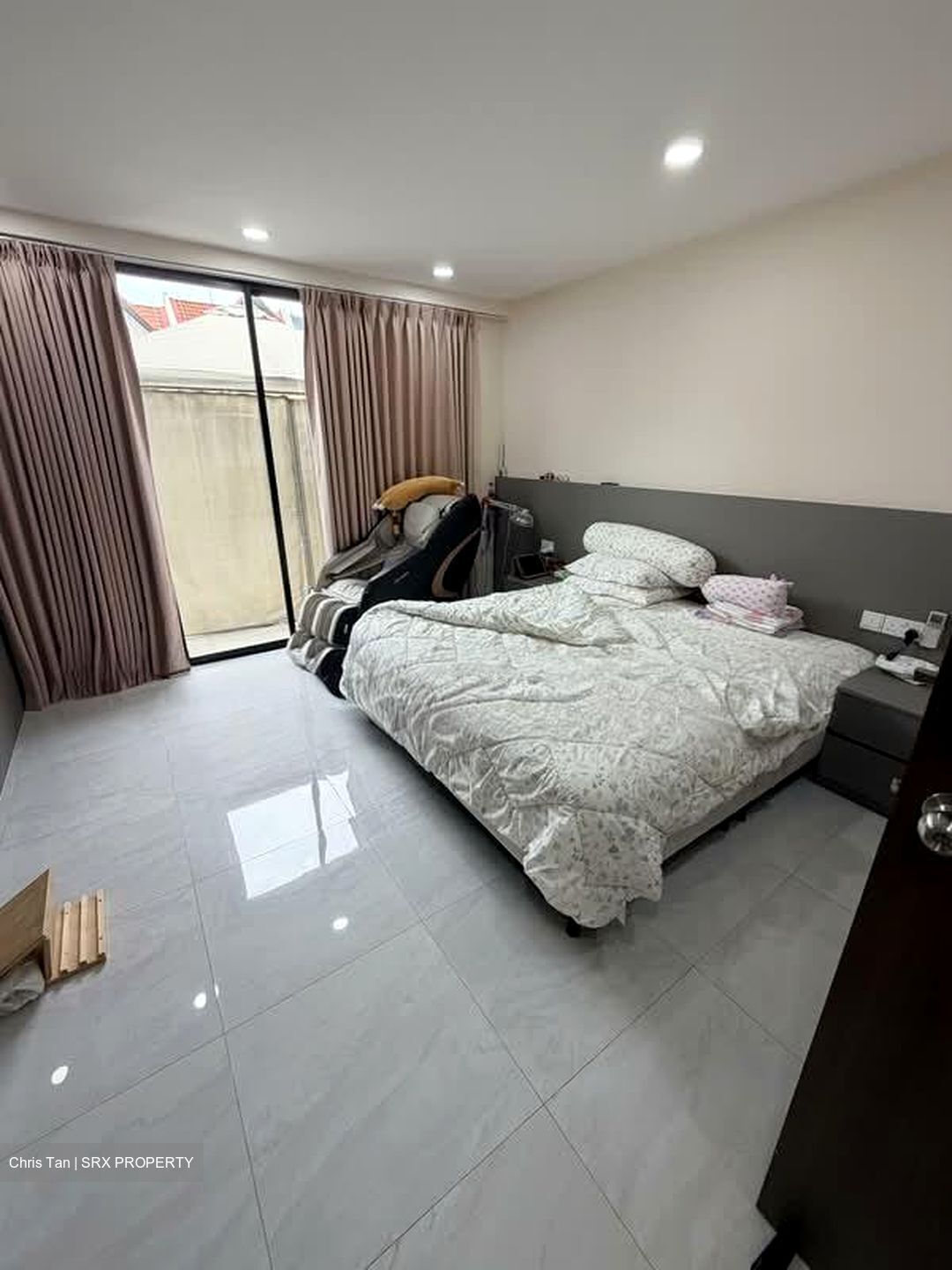 Flora Road (D17), Terrace #553593641